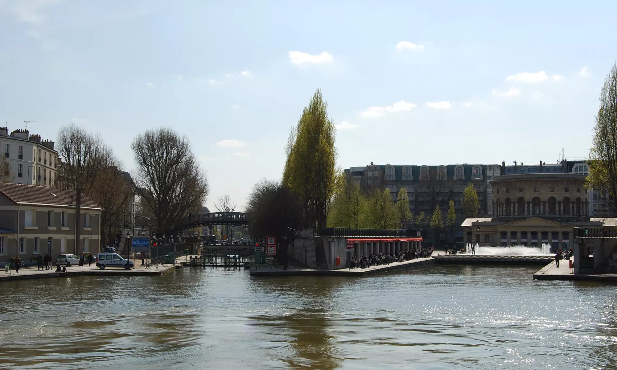 Exploration historique de Paris à travers cette croisière sur le Canal Saint-Martin (jusqu'à 31% de remise) - Primary Image