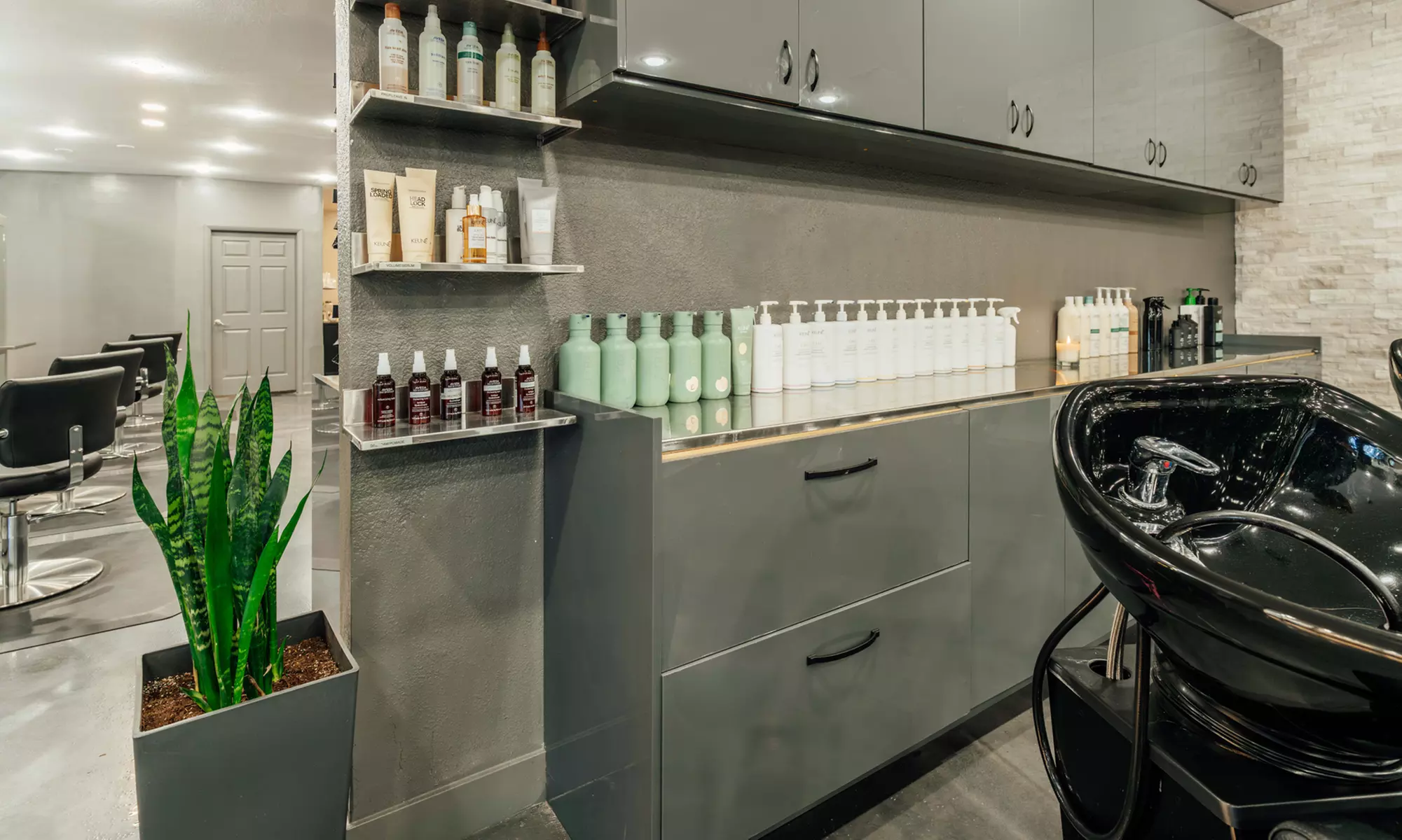 1, 3 or 5 Sessions Blowout Style Plus Deep Conditioning Hair Treatment
