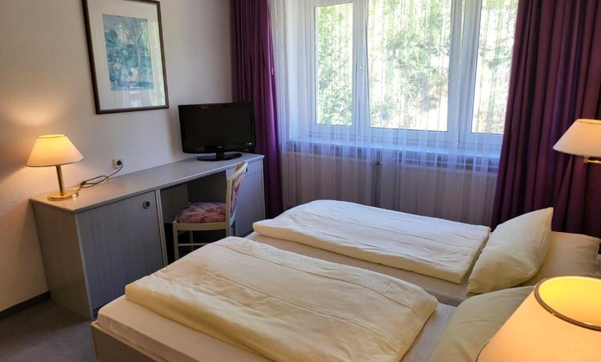 Image 3: Thüringer Wald: 2 bis 5 Nächte mit Frühstück, Schwimmbad & Disko