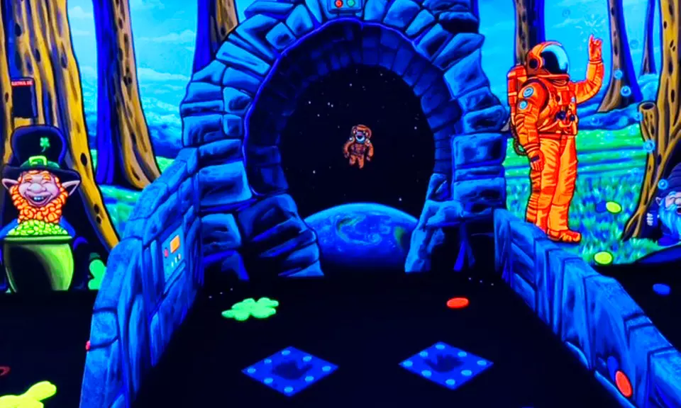 Glow-in-the-Dark 3D Minigolf – Chesapeake