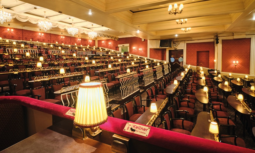 Image 2: 1 Bestplatzticket für „Im weißen Rössl“ im März und April