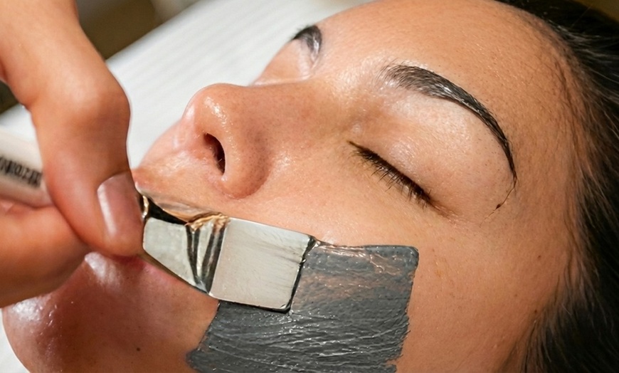 Image 5: Enjoy 60-min Custom Facial or a 90-min Signature Sculptistry Sessions!