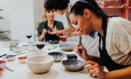 Para 1 persona: sesión de cerámica creativa con vino ilimitado - El taller de Frida Málaga