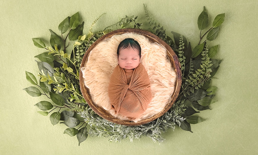 Image 4: Newborn Photography: Get a Standard, Deluxe or Solo Collection