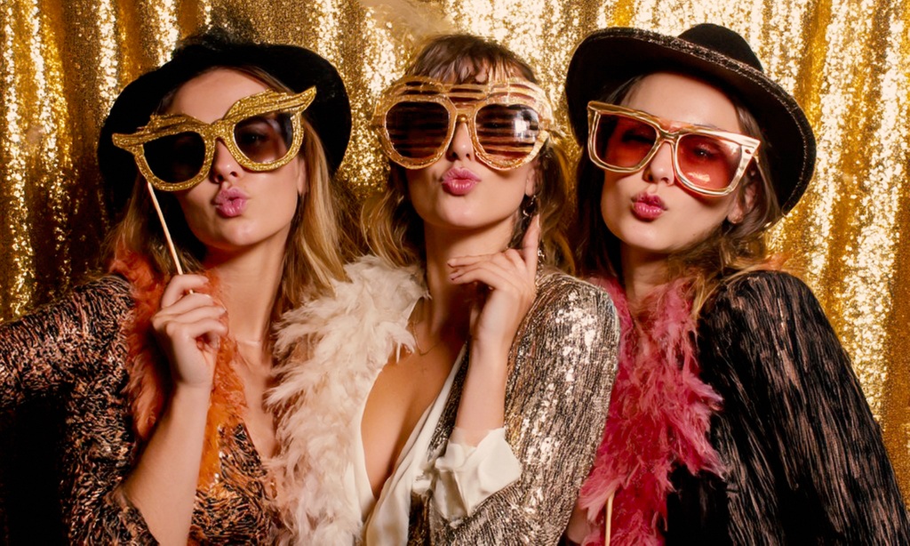 Enhance Your Wedding Memories with a 2 or 3-Hours Photo Booth Session