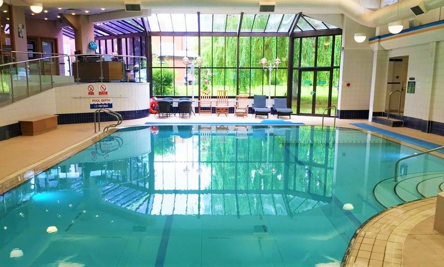 Image 2: Charming Chester: For 2 or 4 with Breakfast, Bubbly and Pool Access