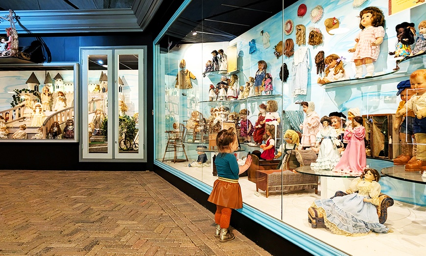 Image 11: Speelgoedmuseum meets Jurassic Park: alles-in-één ticket voor Spelebos