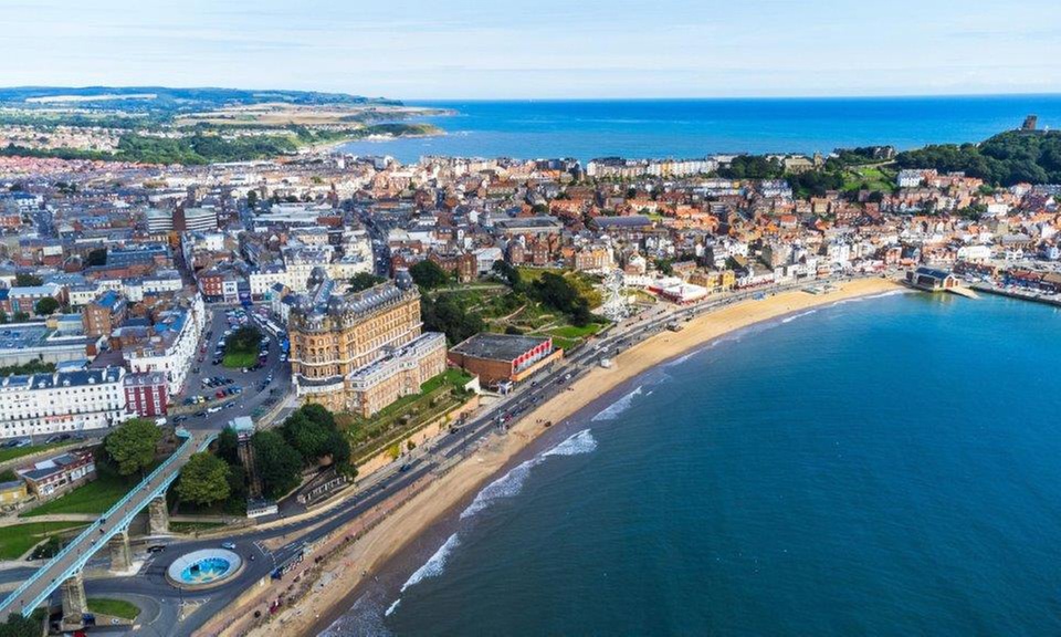 Scarborough: Standard Double or Twin Room with Breakfast and Wi-Fi