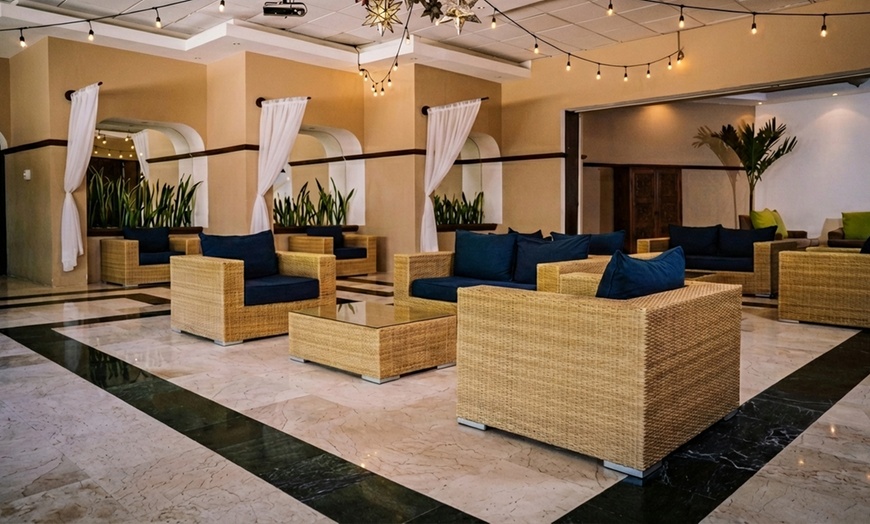 Image 10: ✈ All-Incl. Paradise: 4 Nights at Flamingo Beach Resort Cancún