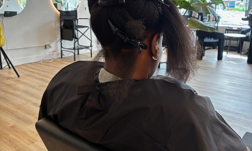 Image 5: Quick Weave Services with Leave Out and Styling Options