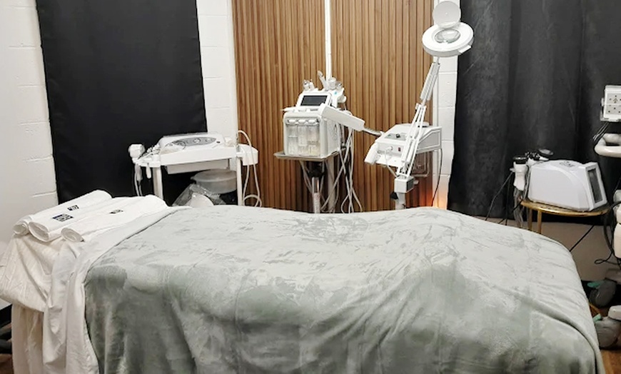 Image 3: 60 or 90 Min Couples, Swedish, Pregnancy, Deep Tissue Massage & More