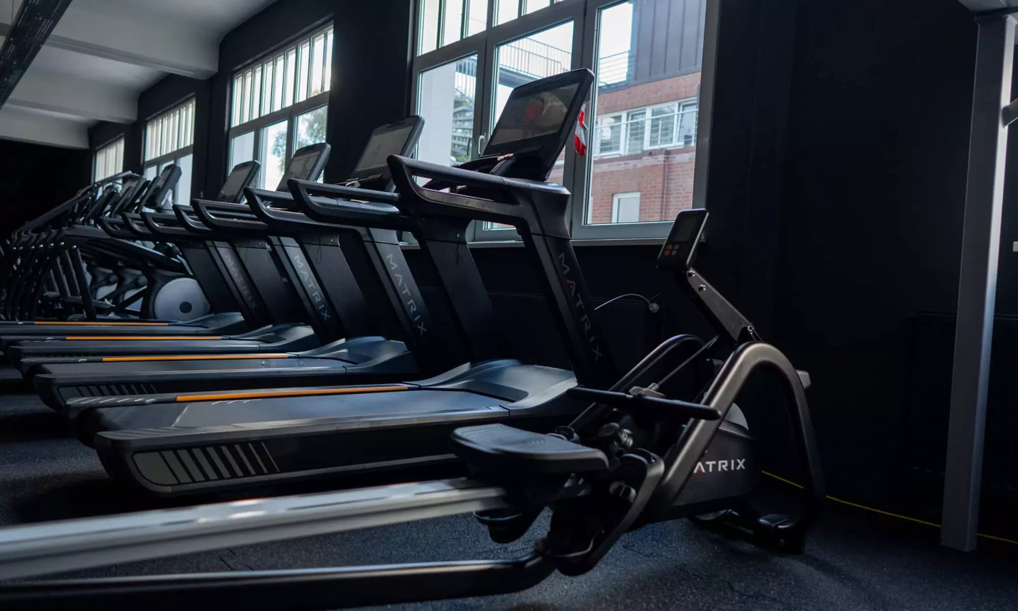 Premium-Fitness im Invictus Gym inkl. Solarium & Getränke-Flatrate