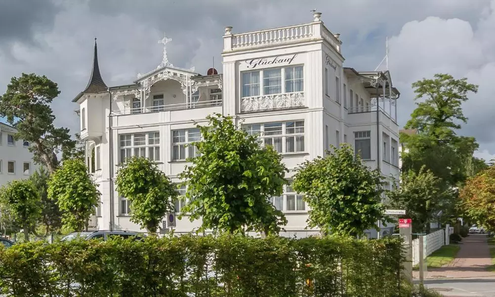 Rügen / Binz: Junior-Suite zur Meerseite inkl. Frühstück oder HP