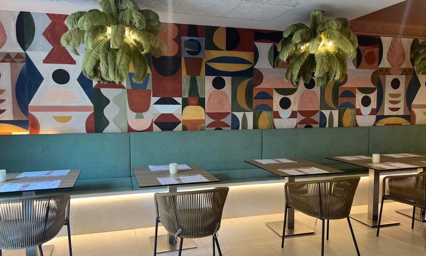 Image 5: ¡Sabores inigualables! Menú para 2 o 4 personas de cocina fusión