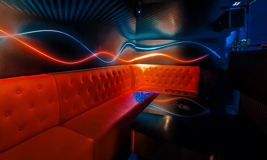 Image 3: Partybox Paket mit 3 Std. Karaoke und Prosecco für bis zu 14 Personen