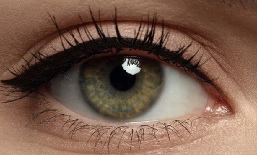 Image 3: Get Your Perfect Makeup: Eyebrow, Lipliner, or Eyeliner Tattoo Session