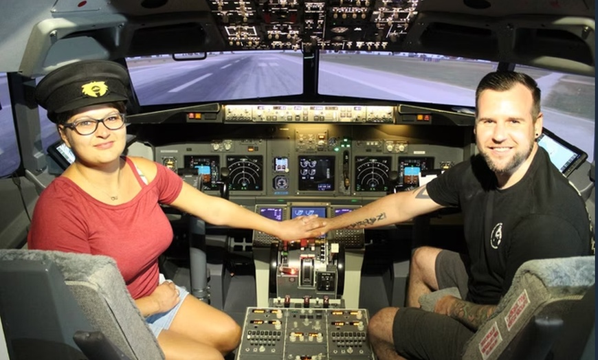 Image 11: Flight Simulator Experience at SimAir737