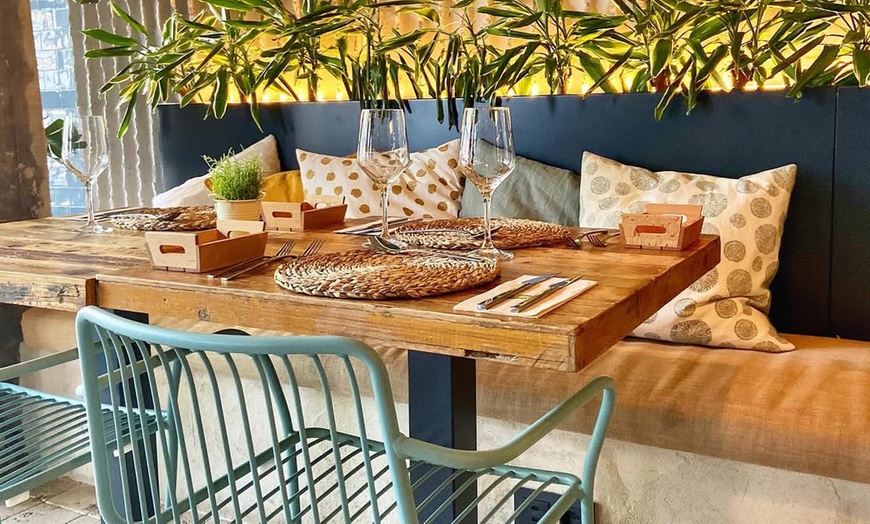 Image 10: Menú internacional para 2 personas con entrante, postre y bebida