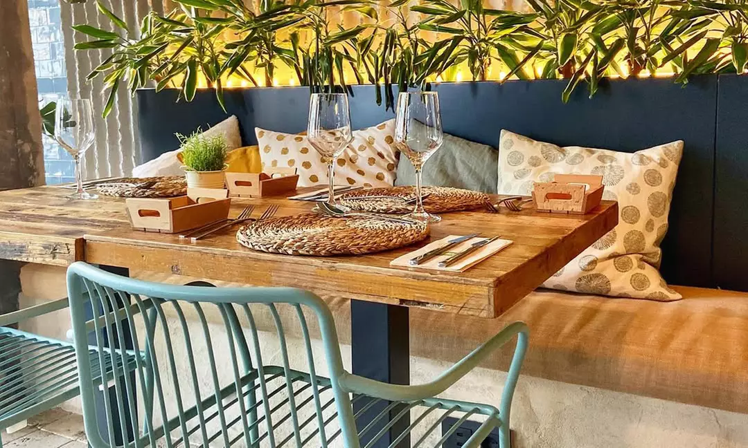 Menú internacional para 2 personas con entrante, postre y bebida