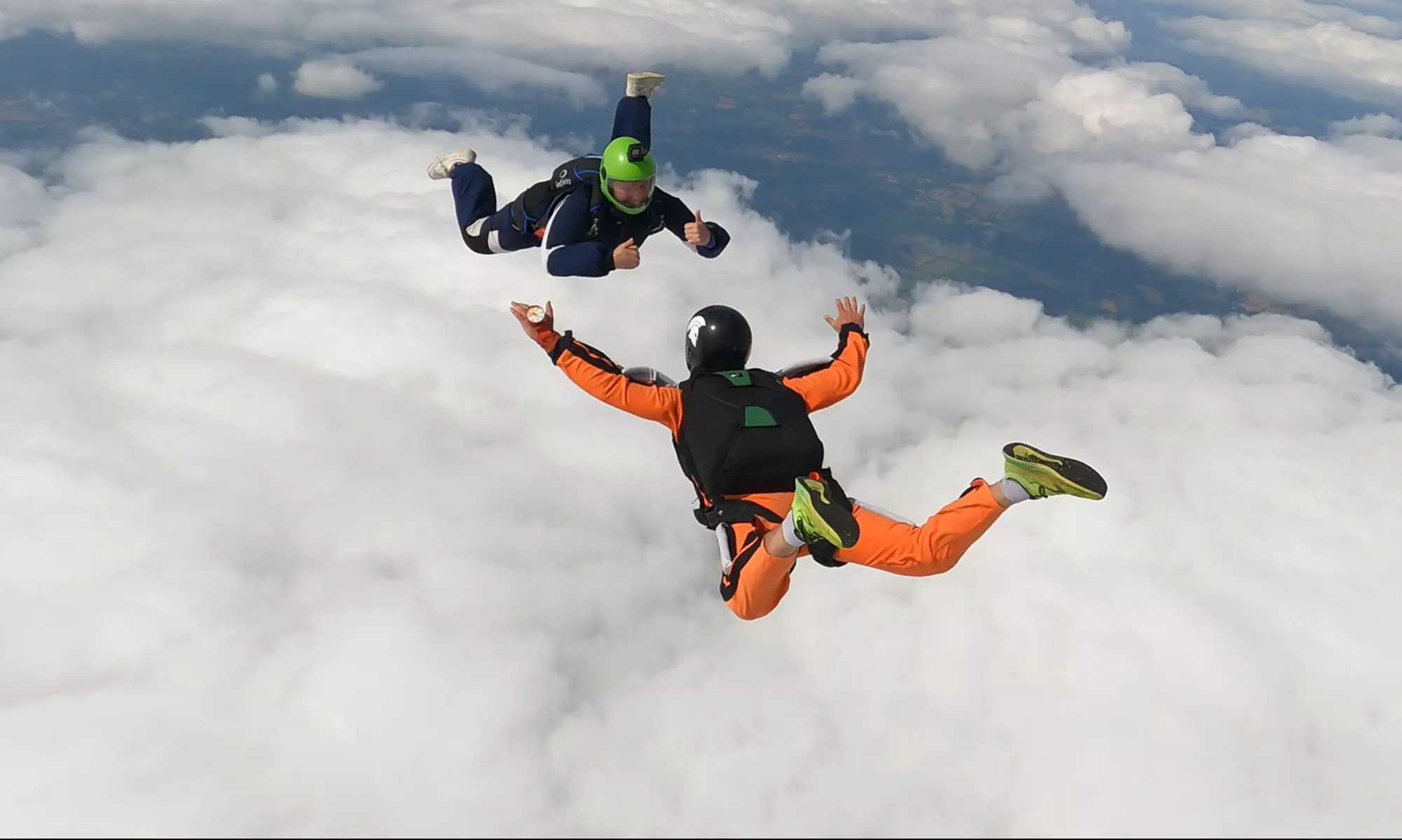 Saut en parachute en tandem à 4000 m avec Alpes Aviation Parachutisme