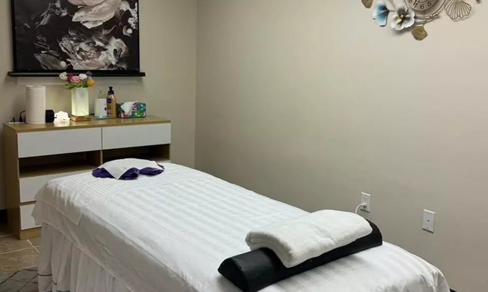 One 45 Min or Couples 60 Min Thai Combination Aromatherapy Massage