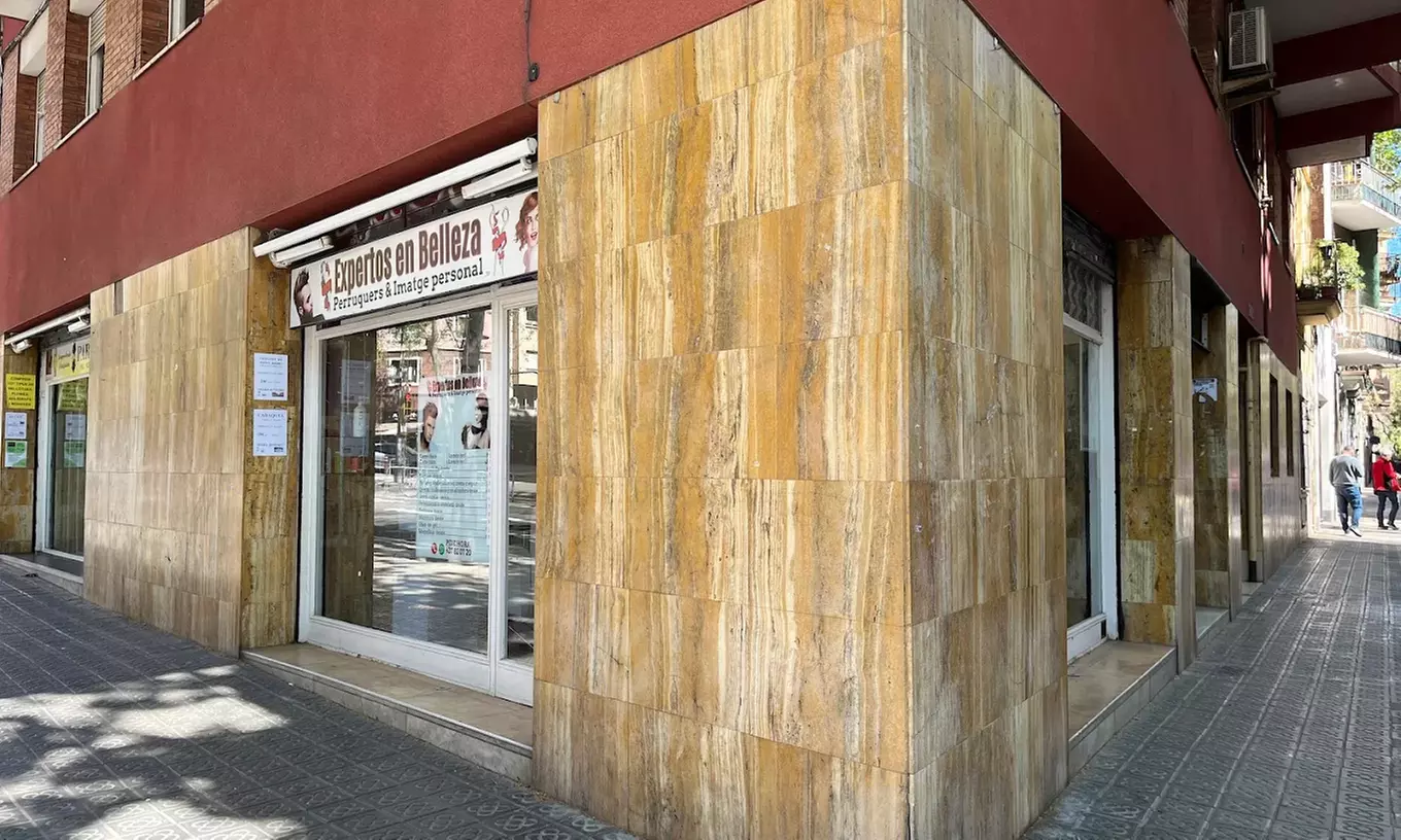 Sesión de peluquería completa con opción a tinte, mechas o tratamiento especial de hidratación capilar para 1 persona - Second Medium