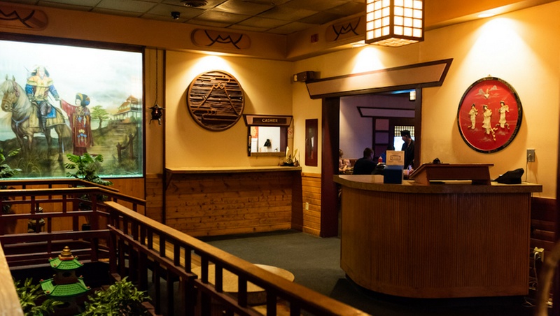 Enjoy Hibachi Dinner Entrees Beneath Colorful Murals and Dioramas