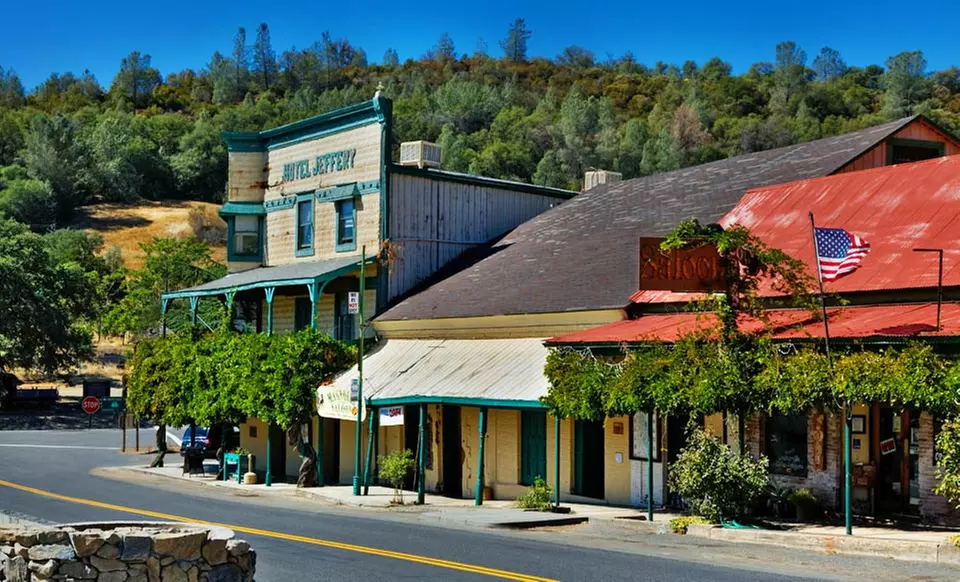 Stay at Hotel Jeffery in Coulterville, CA. Dates Available into October. - Primary Image