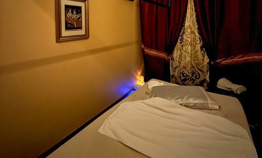 Image 2: 60, 90 or 120 Mins: Swedish, Combo Massage w/ Hot Stone & Aromatherapy