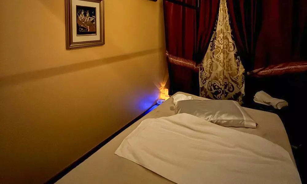 60, 90 or 120 Mins: Swedish, Combo Massage w/ Hot Stone & Aromatherapy
