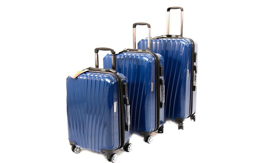 Image 40: Discovery Three-Piece Luggage