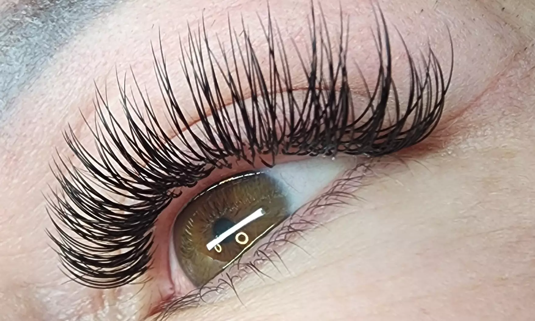 Transform Your Look with Full Set of Classic Eyelash Extensions