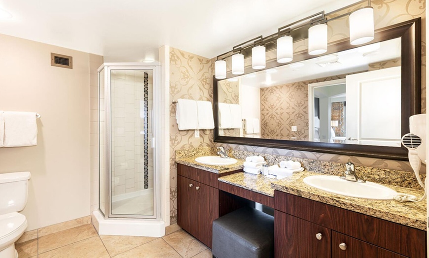 Image 10: Relax, unwind, and enjoy easy access to the Las Vegas Strip