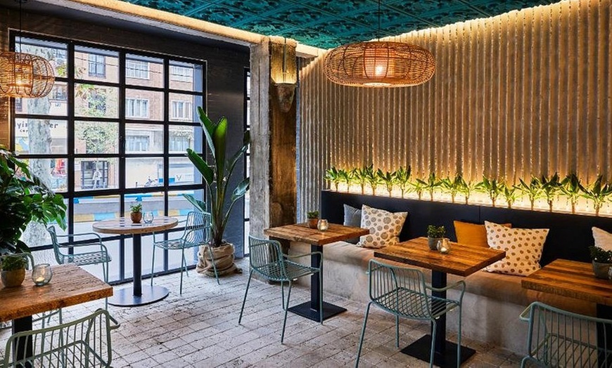 Image 5: Menú internacional para 2 personas con entrante, postre y bebida