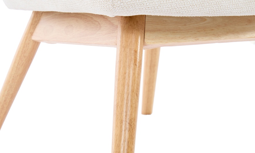 Image 19: Poltrona scandinava con gambe in legno massello Doosense