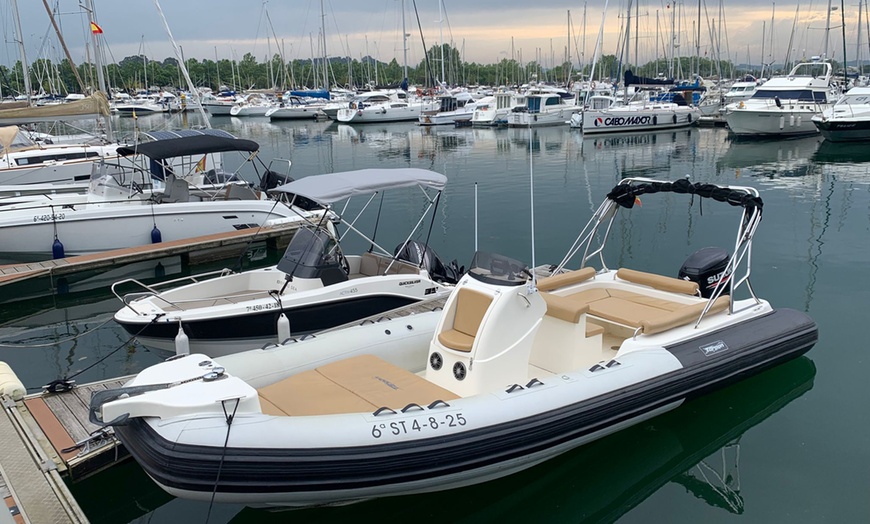 Image 2: Paseo de 1 hora en barco Luxury Confort o Action Boat 