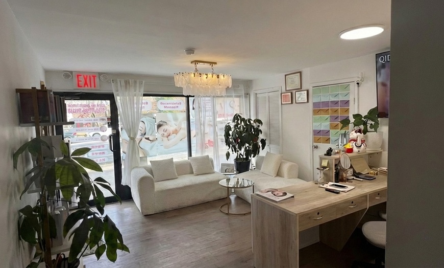 Image 3: 1, 2, or 3 Session of 60-Min Hot Stone, Deep Tissue or Swedish Massage