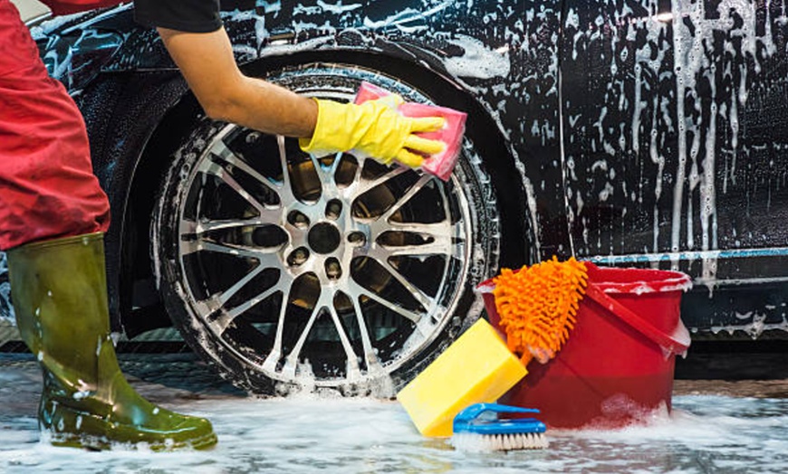 Image 12: Lavado completo con ozono, perfumado o encerado al detalle