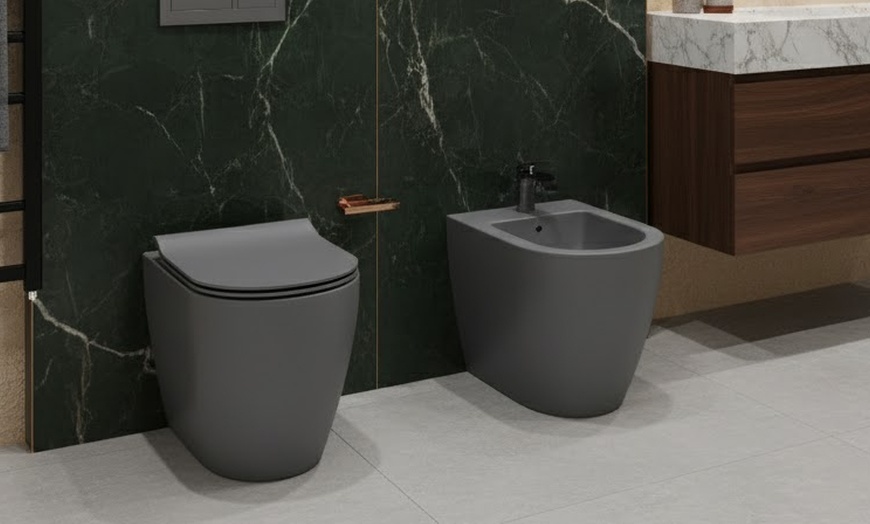 Image 2: Set di sanitari filomuro