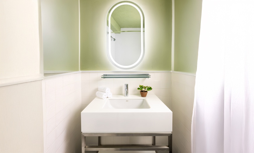 Image 10: Hotel in the Heart of Manhattan with Broadway-Inspired Rooms 