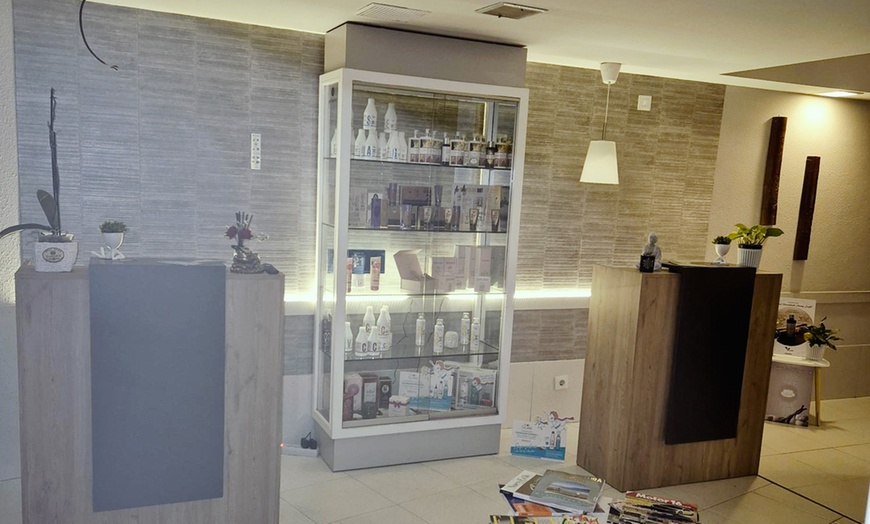 Image 2: Sesión de manicura y/o pedicura con esmaltado semipermanente 