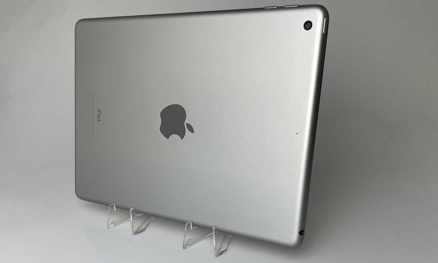 Image 1: Apple ipad 5th Generation Space Grey Refurbished 32GB