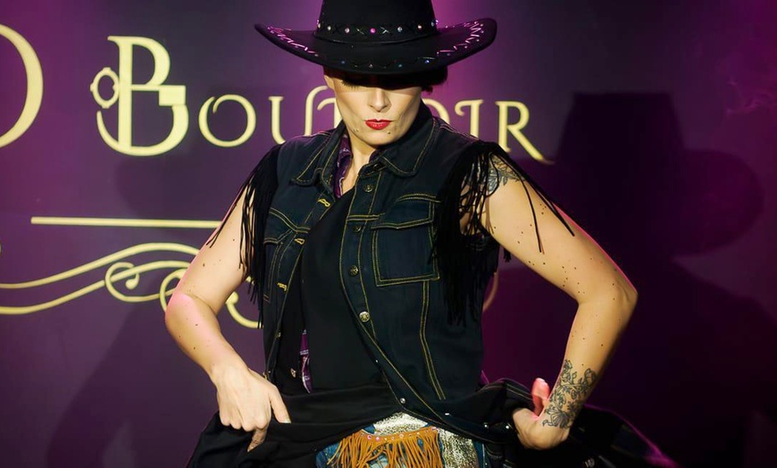 Image 8: Nuit cabaret glamour à Lyon : immersion burlesque au cœur d’Ô Boudoir