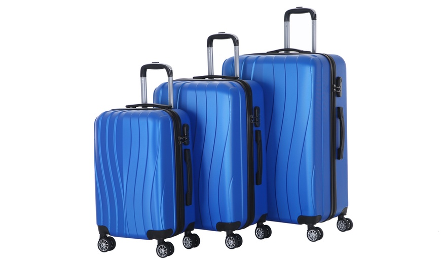 Image 29: Three-Piece Luggage Set