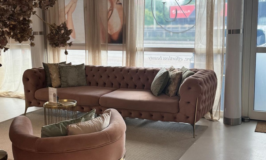 Image 1: Stralende huidboost met een hydrafacial-behandeling