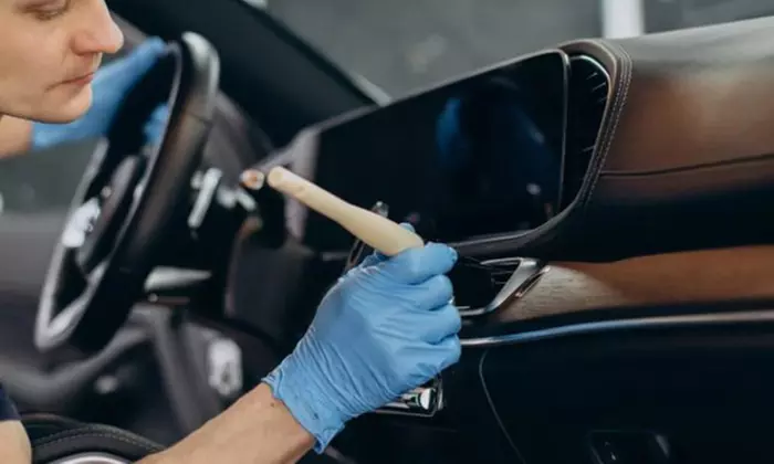 Rundum-sorglos-Paket für dein Auto: S, M oder VIP-Aufbereitung für 1 Fahrzeug (bis zu 33% sparen) - Primary Image