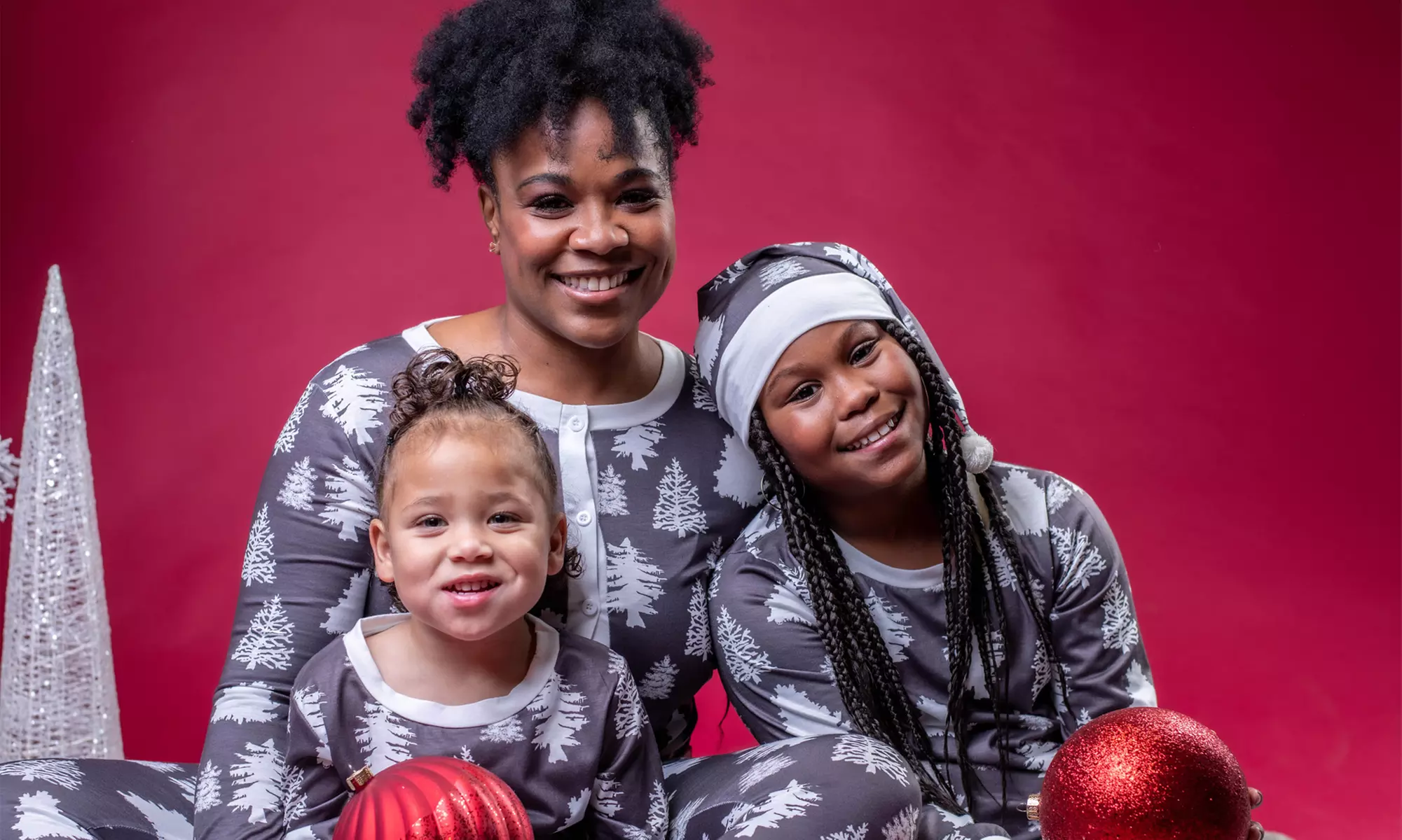 30 or 60-Min Holiday In-Studio Photography Session with Photo Package