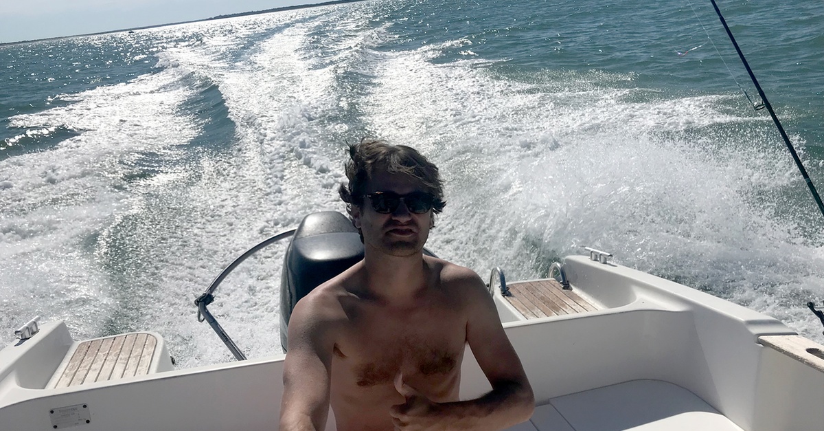 Pesca en alta mar guiada en Barcelona con equipamiento incluido