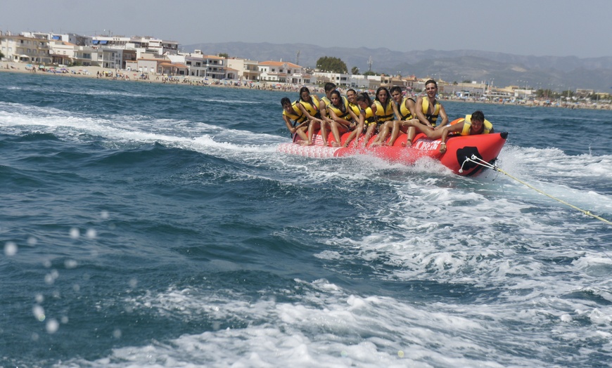 Image 2: ¡Al agua patos! Experiencia en banana boat para 1 o 2 personas 