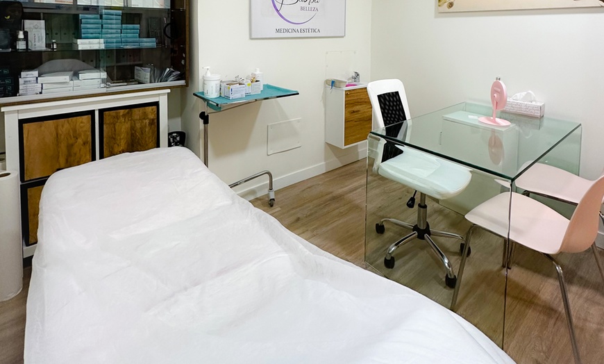 Image 10: Tratamiento facial con infiltración de ADN de esperma de salmón